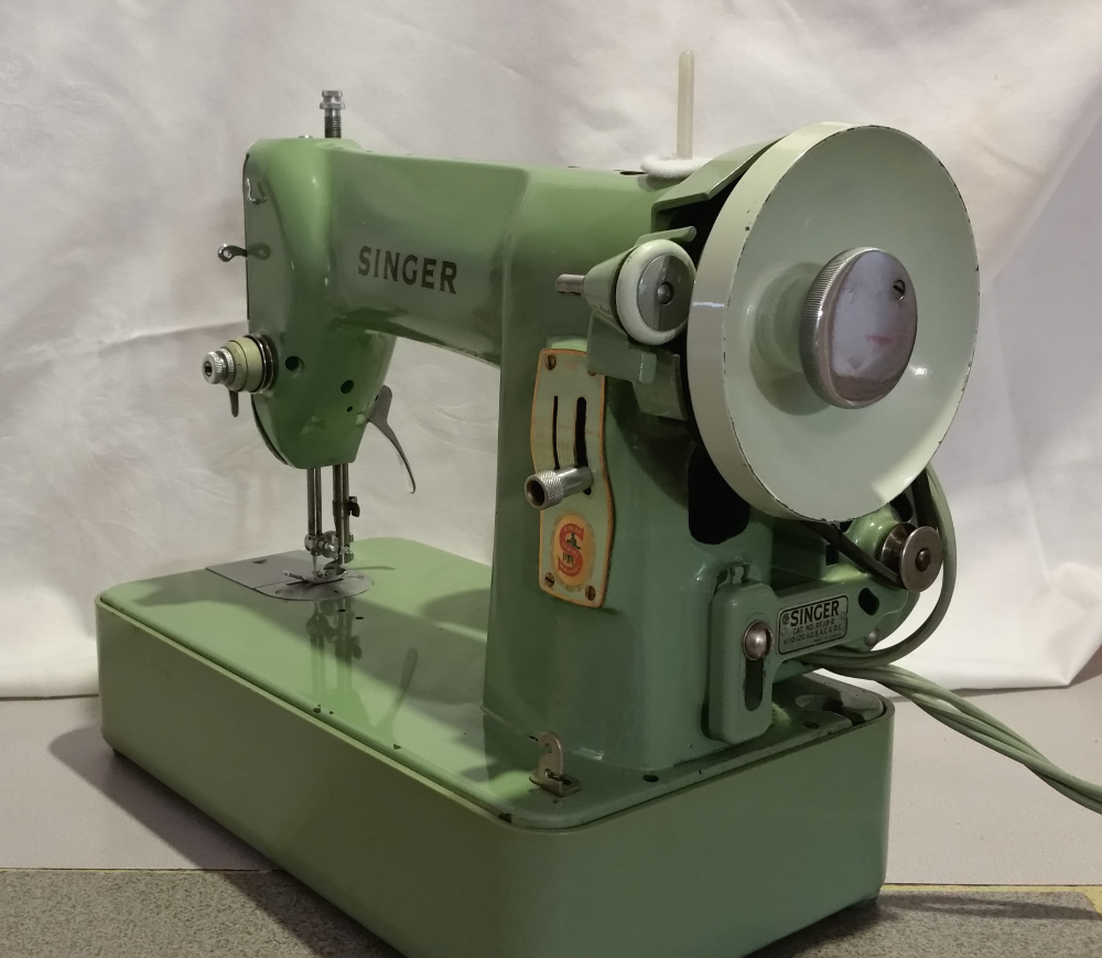 Singer 185k vintage 3/4 Size Sewing Machine